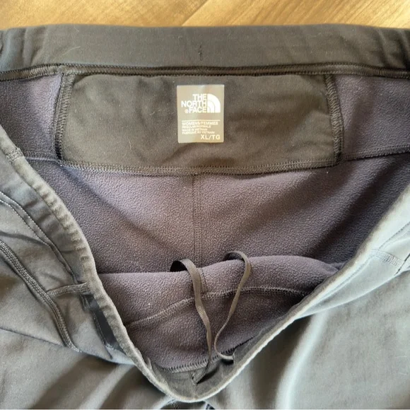 The North Face black lined Capri leggings size XL - Picture 4 of 8
